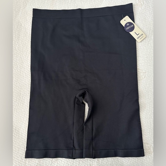 ✨NWT✨Women's High-Waisted Shaper Biker Shorts- Size Large - Picture 1 of 4
